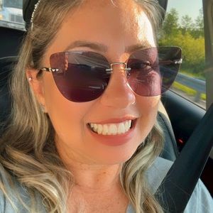 Meet your Posher, Flavia